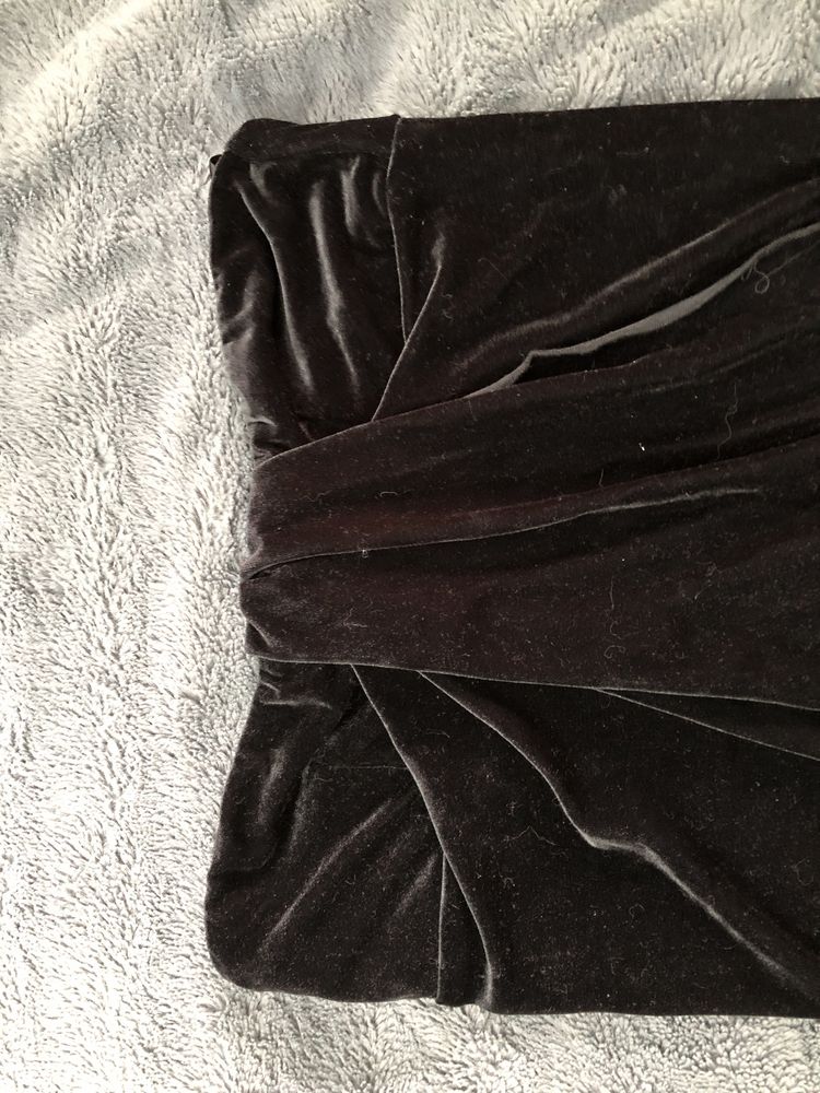 Czarna aksamitna sukienka terranova