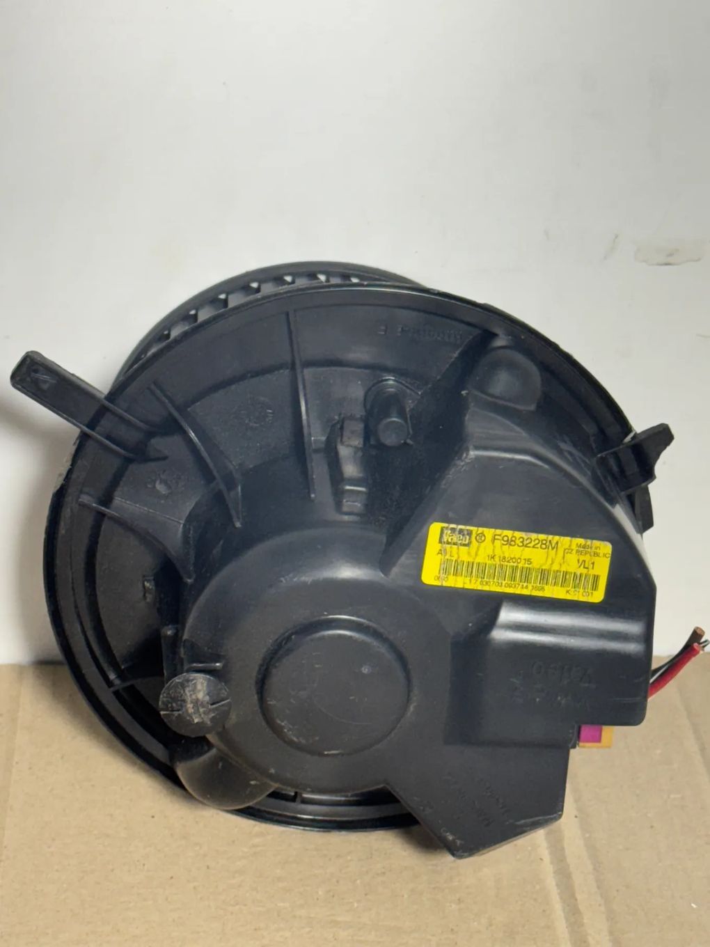VW AUDI SKODA SEAT DMUCHAWA POWIETRZA F983228M