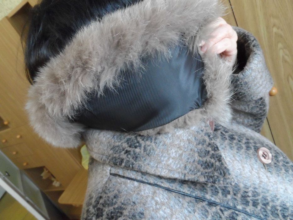 Пальто жіноче, зимове, з натуральним хутряним коміром, р.52/170.