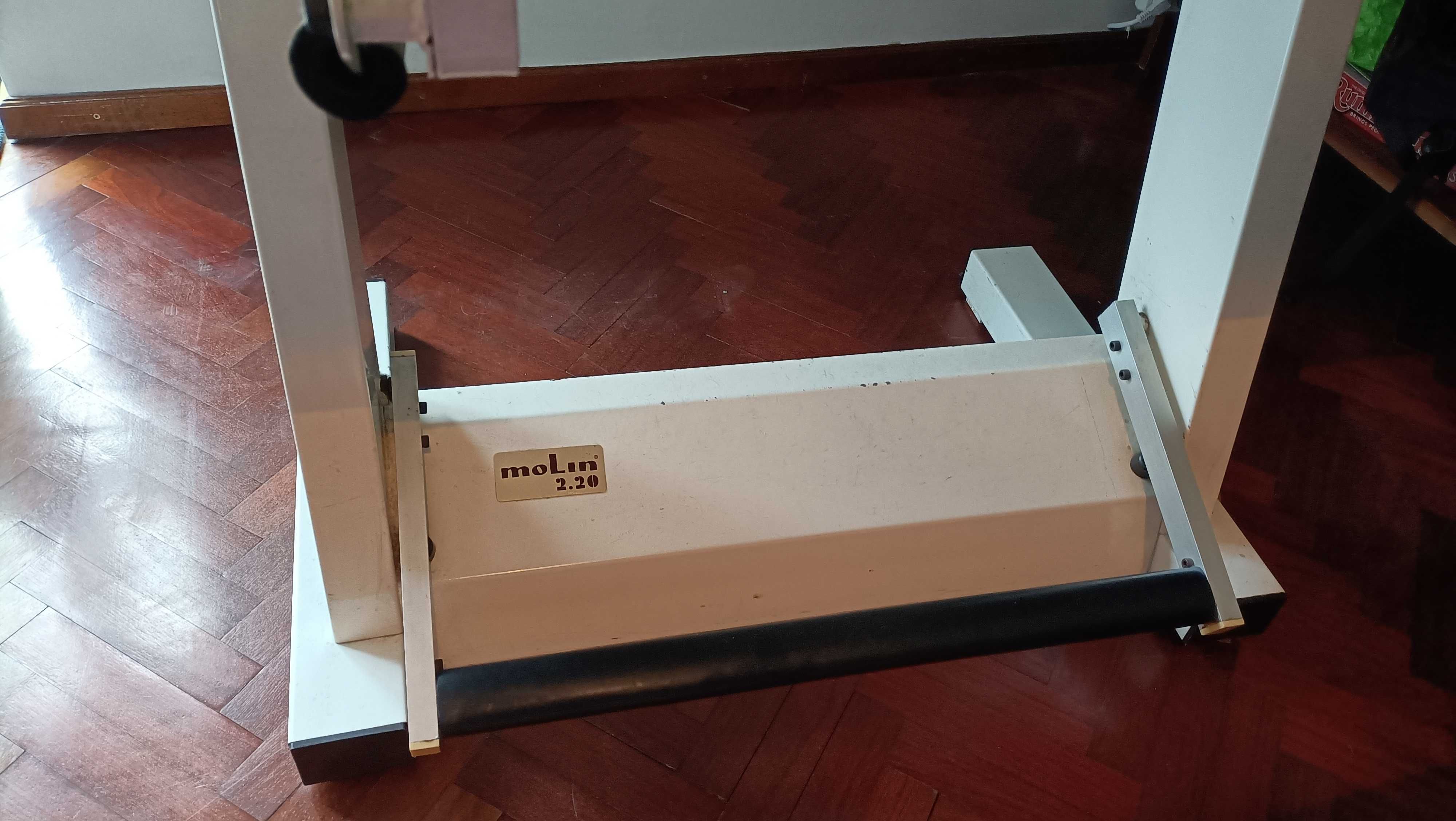 Mesa estirador para trabalhos de arquitetura