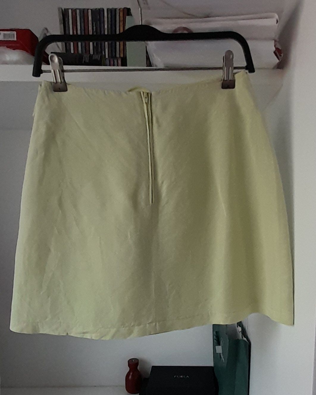 Saia curta verde de linho da zara