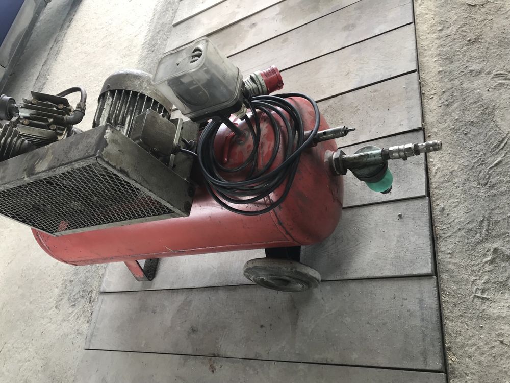 Kompresor spręzarka 100l dwutłokowa.