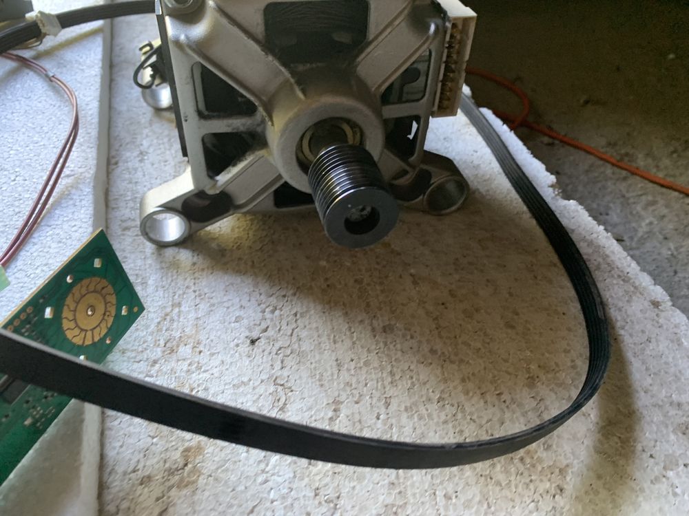 Części z pralki hoover model na zdjęciu