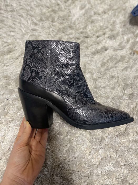 Козаки кожаные Marc Cain