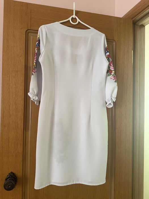 Продам вишиванку ( вишиту сукню)