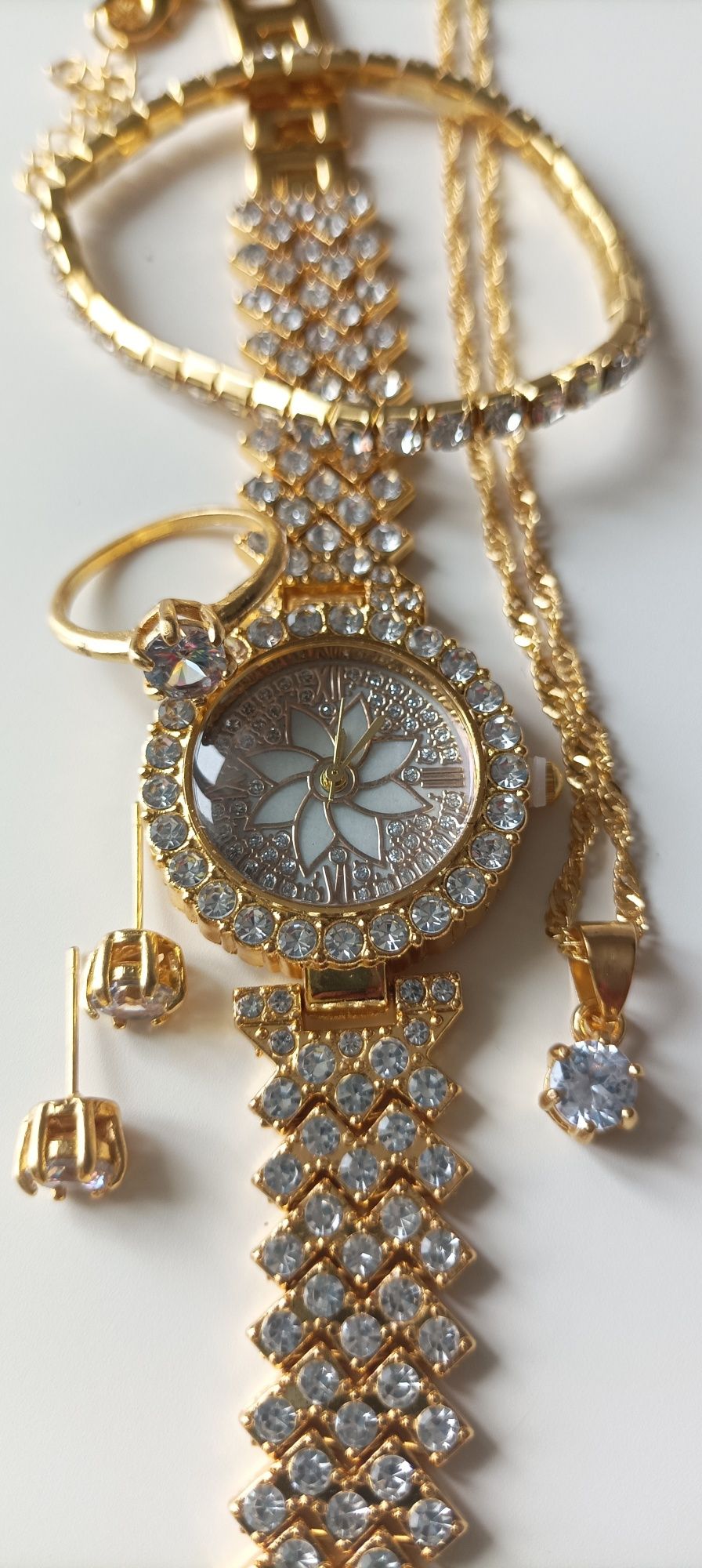 Zegarek cyrkonie plus zestaw biżuterii Nowy