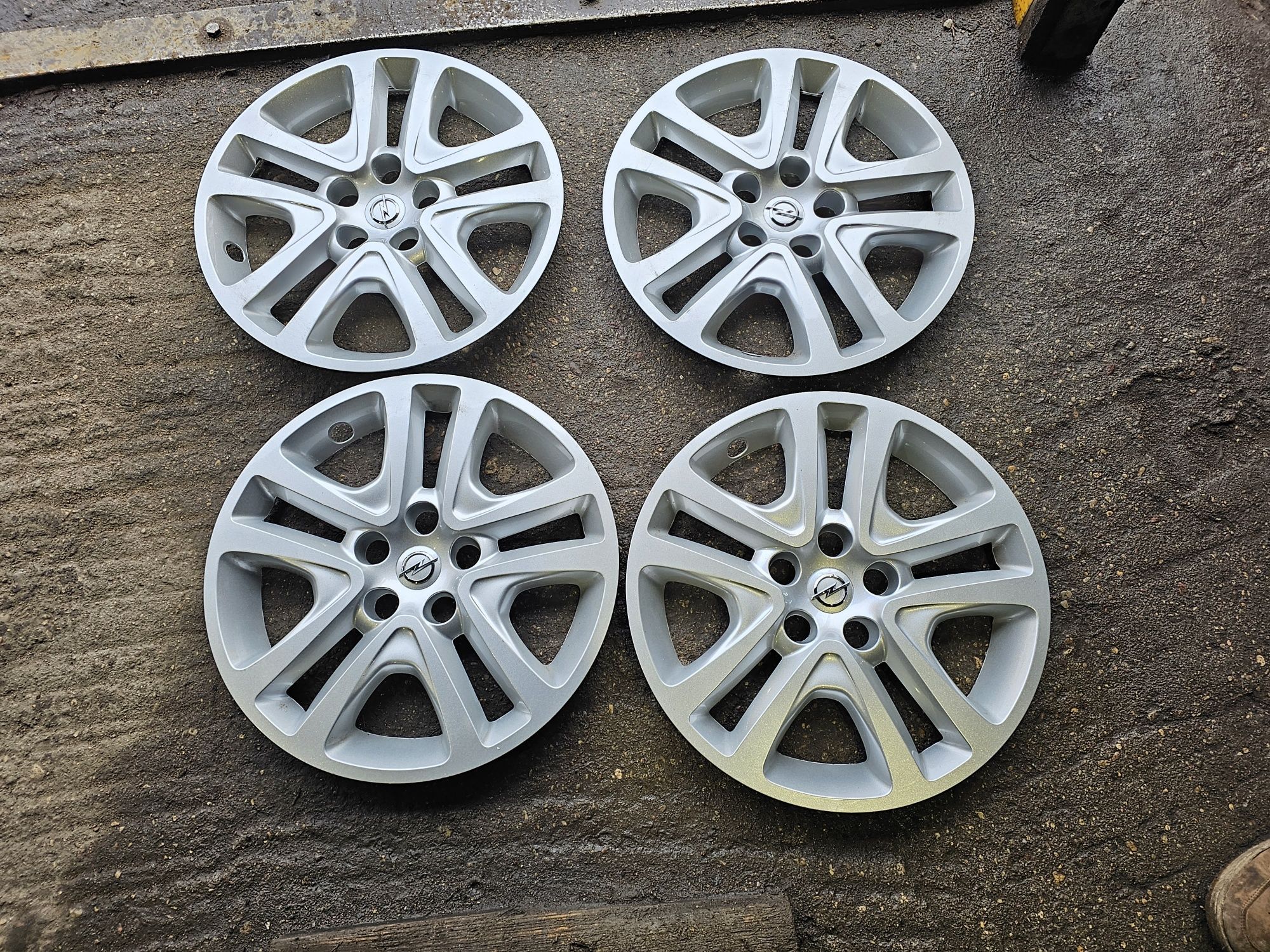 Kołpaki Nowe-Demo-Strukturalne-Opel Astra R16 5x105