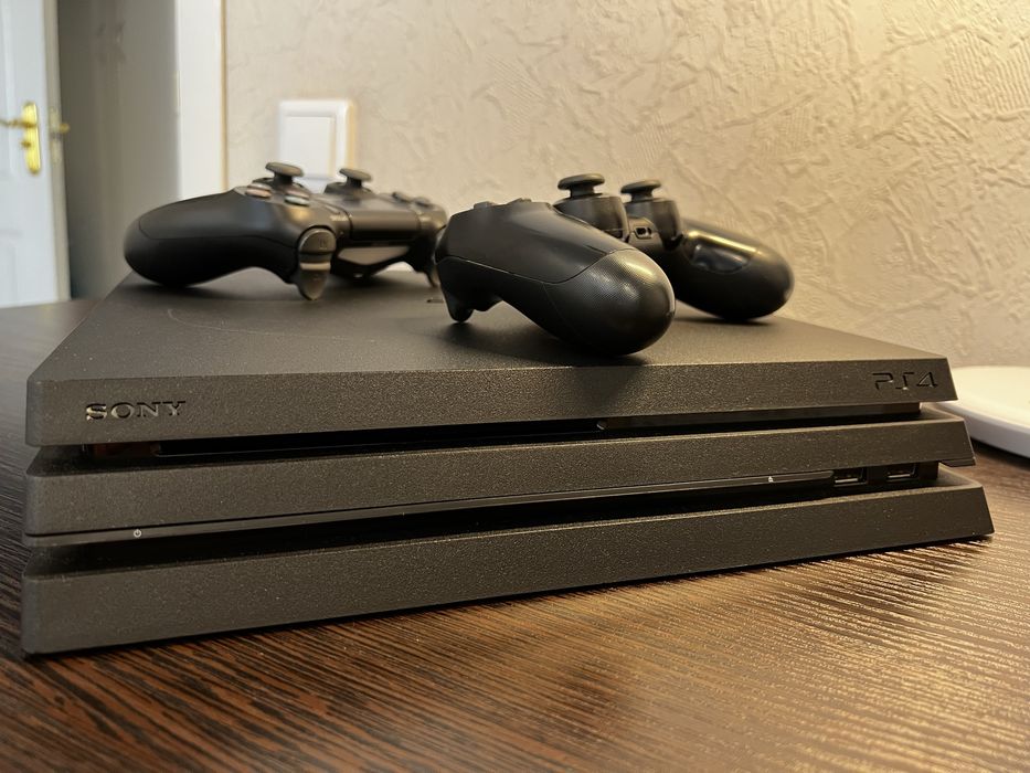 Sony Playstation 4 Pro + 2 геймпада