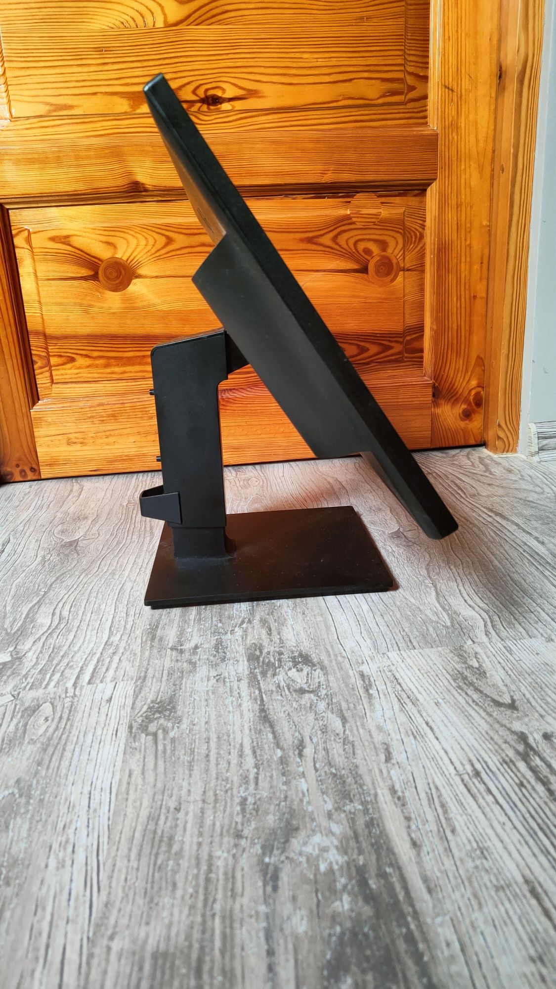 Monitor LG 24 cale, regulowany