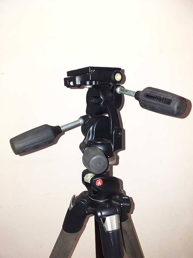 Tripé Manfrotto 055XPROB + Cabeça de 3 vias