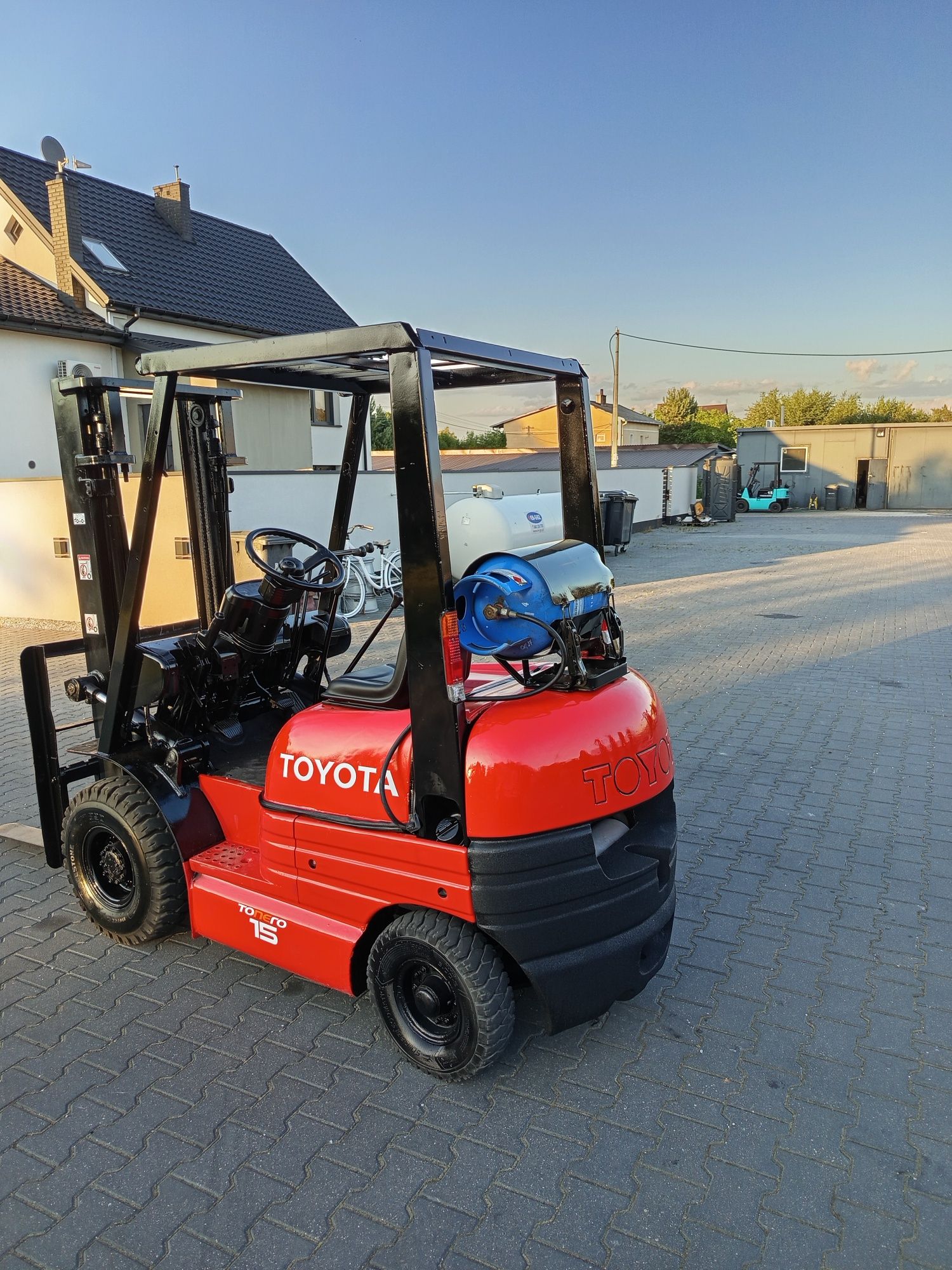Sprzedam wózek widłowy Toyota 1,5 tony