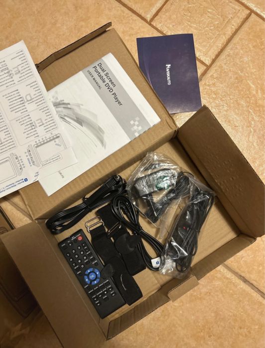 Przenośne odtwarzacze DVD telewizorki do samochodu 2 sztuki nowe