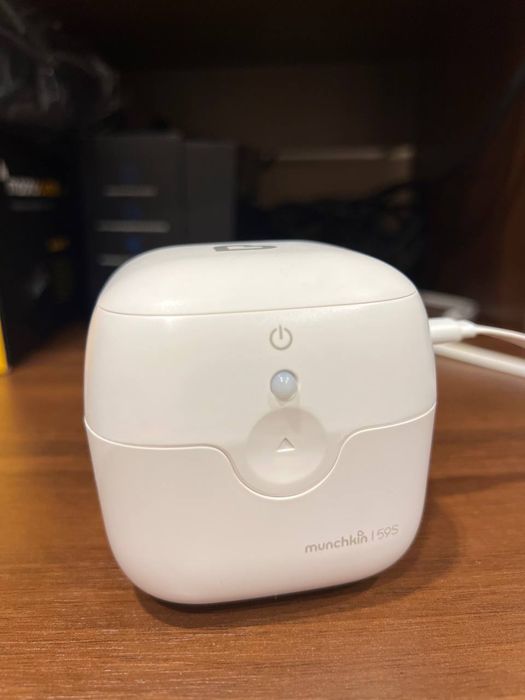 Портативний УФ стерилізатор Munchkin для пустушок