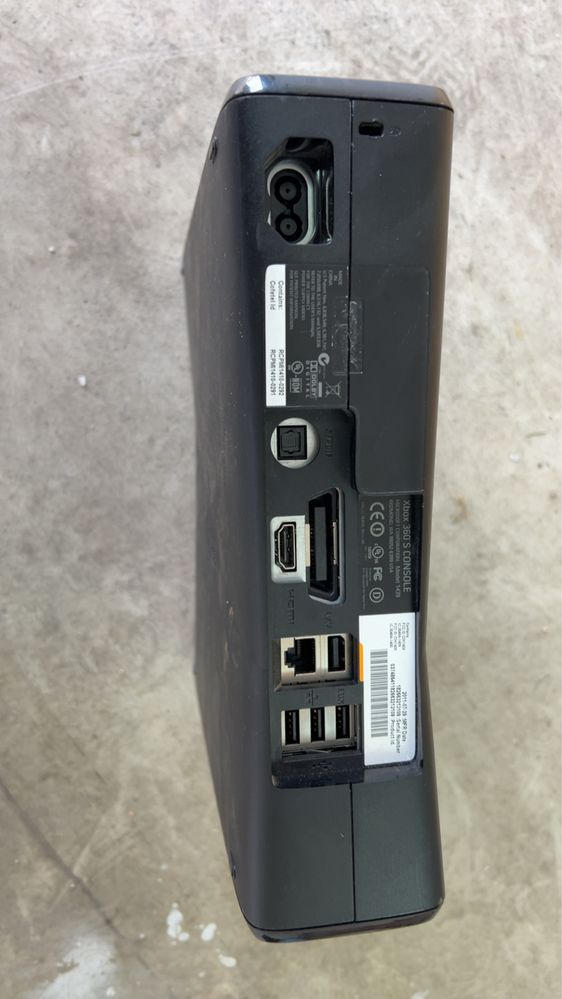 Sprzedam XboX 360.