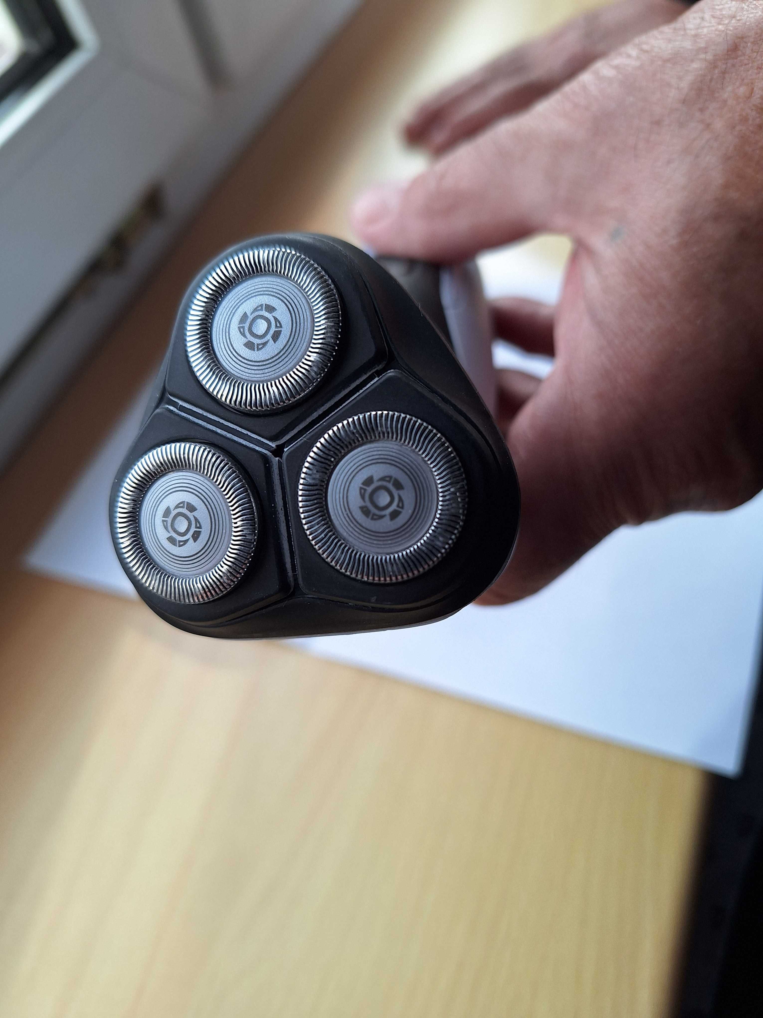 Golarka  męska  głowicowa ,  PHILIPS trimer.