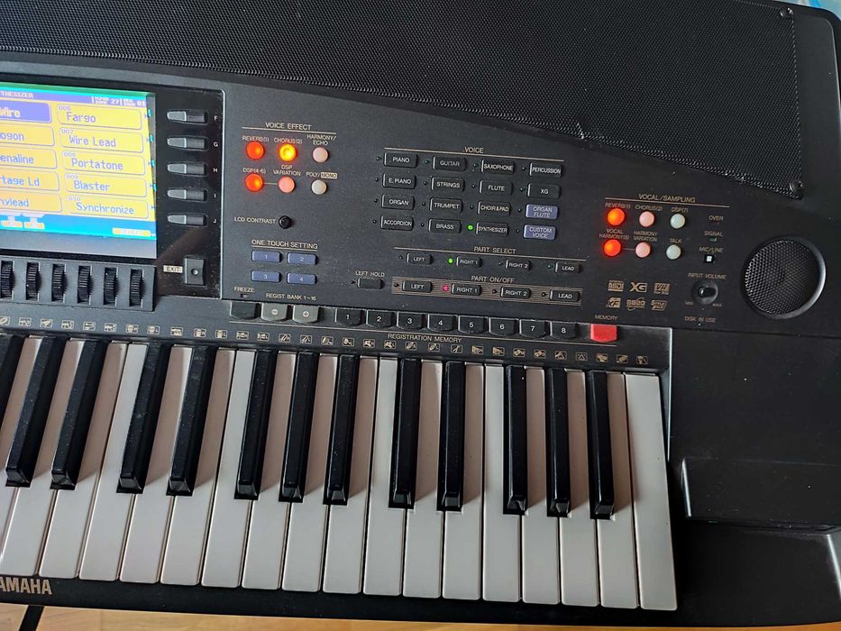 Yamaha PSR 8000.