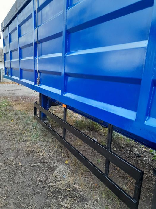 Напівпричіп зерновоз.