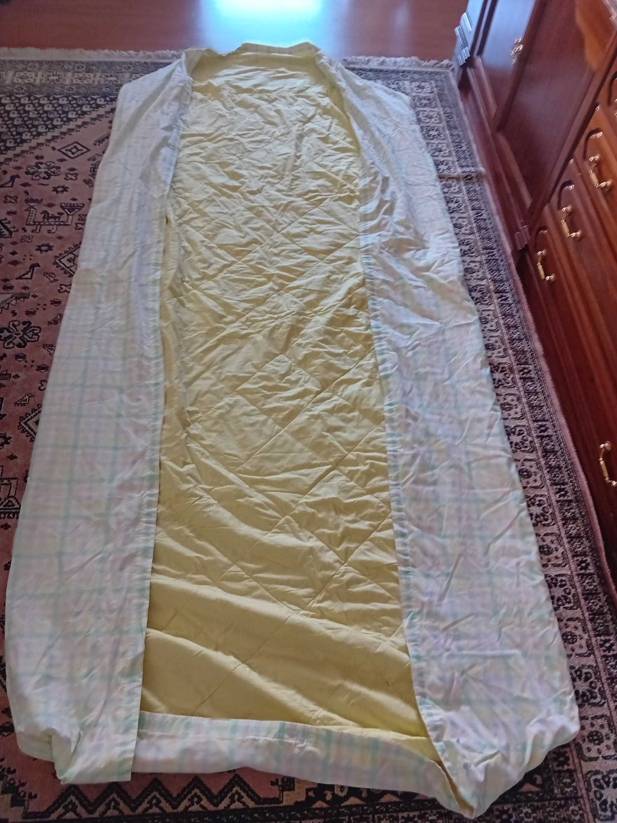 Quarto criança - Cobertura cama estudio + almofadões + rolos