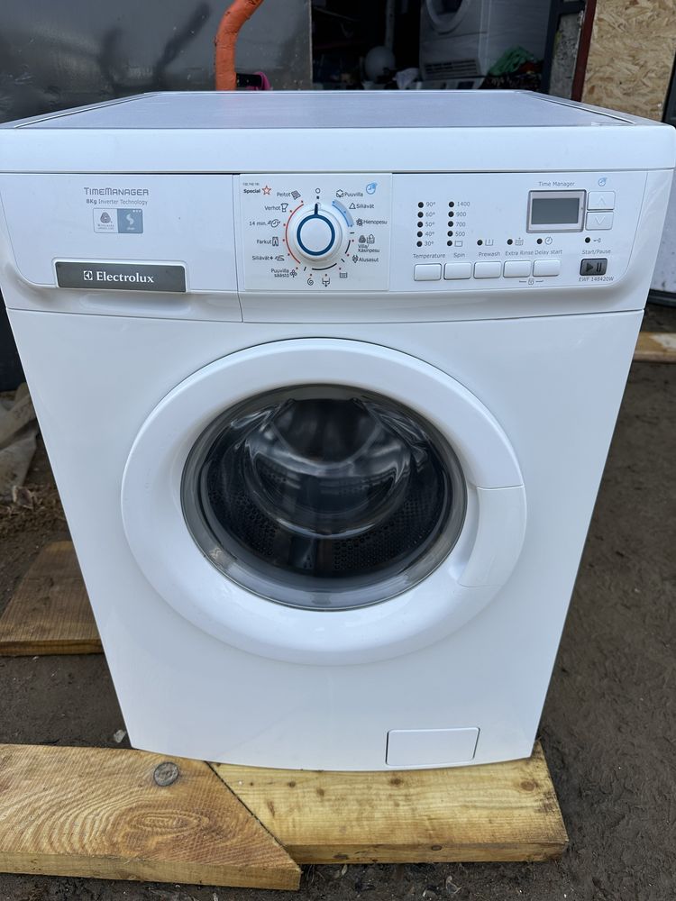 Пралка пральна машина Electrolux 8кг Model EWF148420W