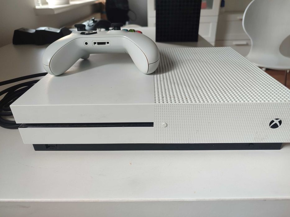 Xbox One S 1TB + PAD