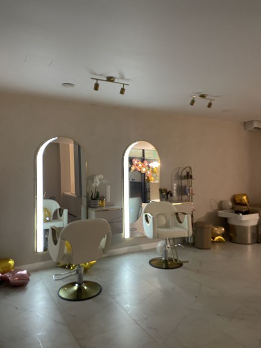 Wynajmę 2 miejsca do manicure i 1 fryzjerki