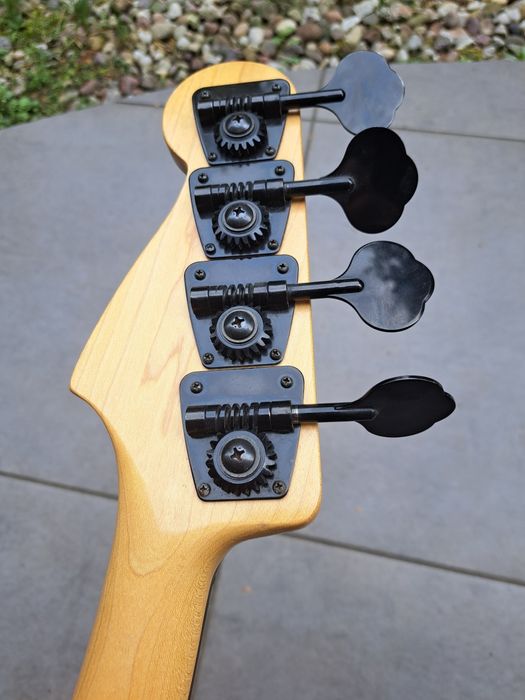 Fender bas  Japan.