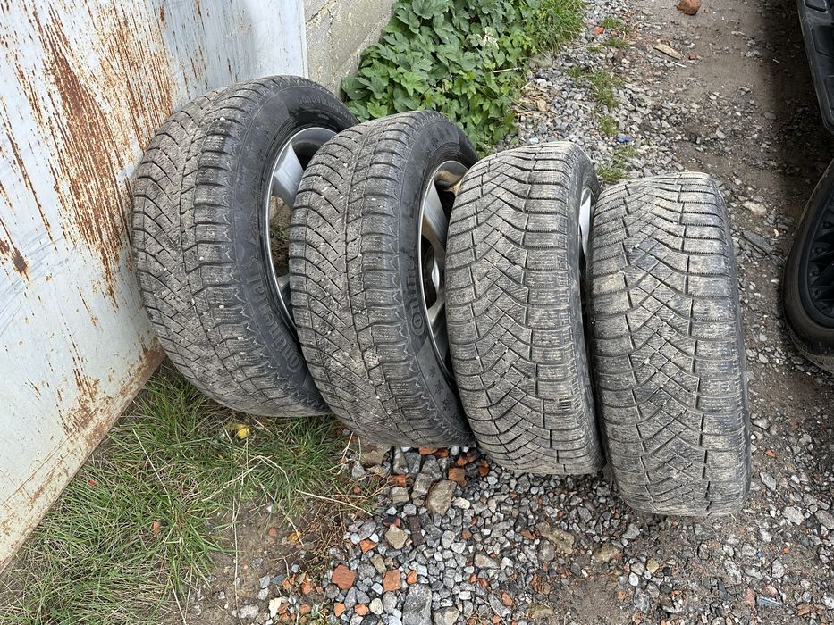 Диски 5/114.3/R16, з резиною 205/55 стояли Nissan leaf