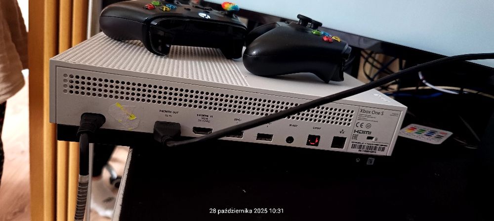 Xbox One S 1TB +2 Pady\BF1