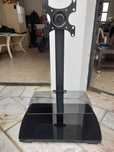 Movel de TV com base em vidro e fixação na torre