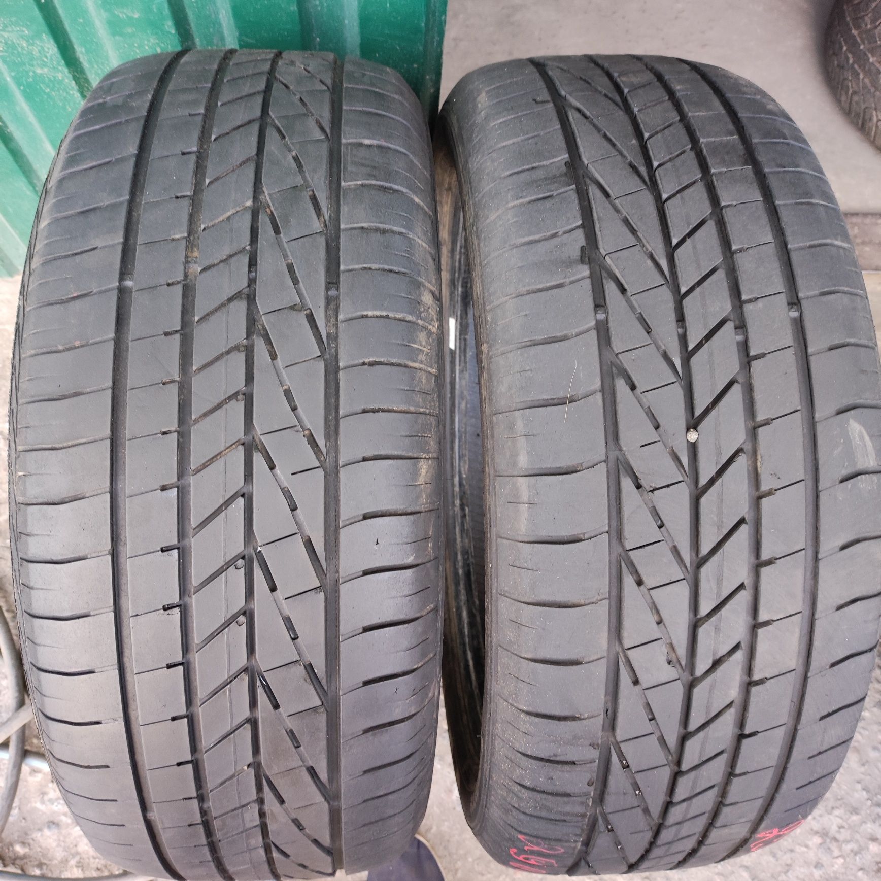 Пара літніх шин Goodyear 255/45/20