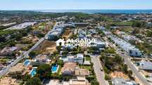 Quarteira - Lote com projeto para construção de moradia V4 estilo cont
