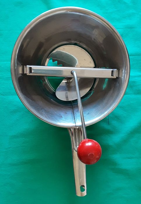 Ralador com vários tamanhos.