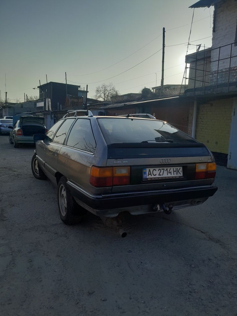 Ляда багажника на ауді 100 с3 Ціна шара!