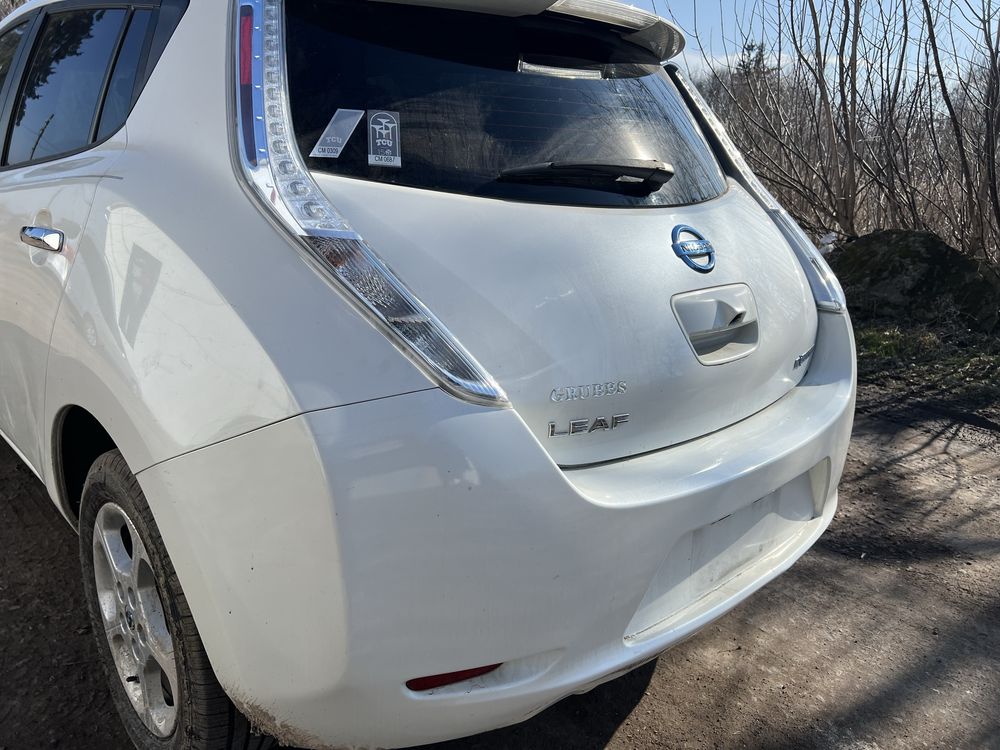 Кришка багажника ляда бампер задній нісан ліф nissan leaf QAB