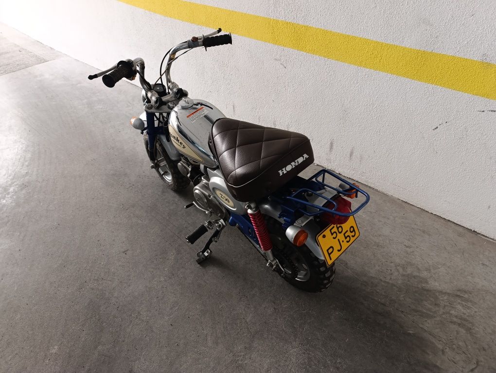 Honda monkey z50r 1974
