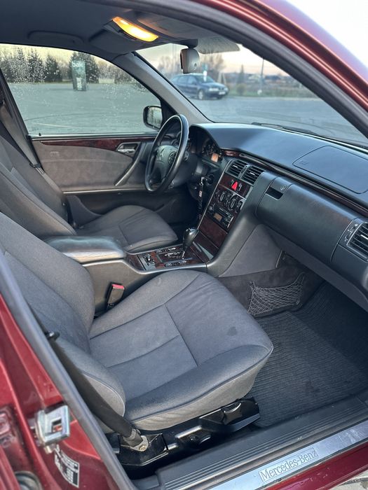 Mercedes-Benz E-Class 2001