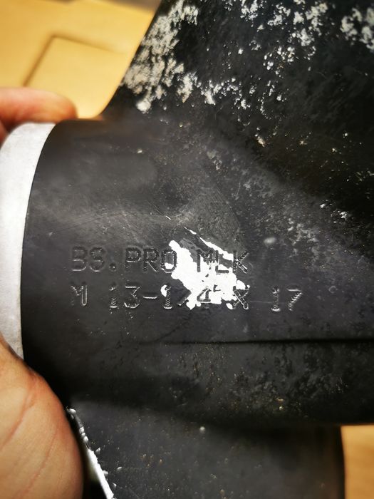 Śruba do  silnika Mercury