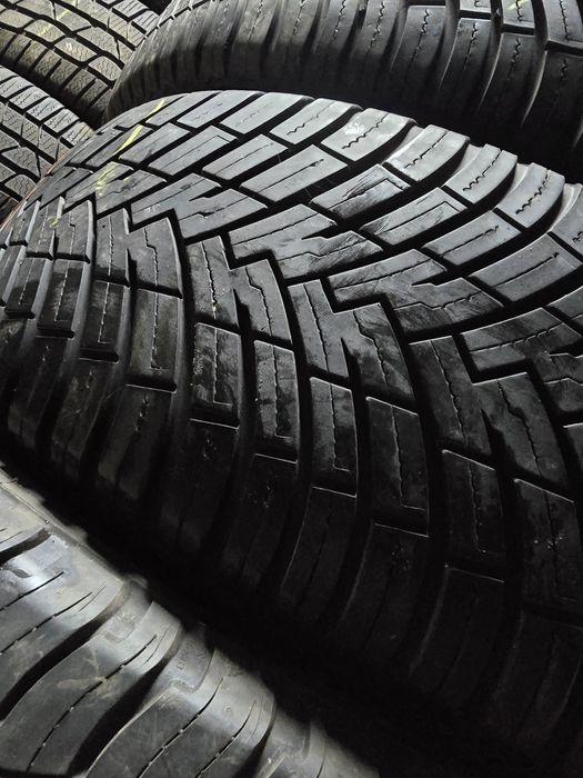 235/60R18 Pirelli AllSeason sf2 Scorpion