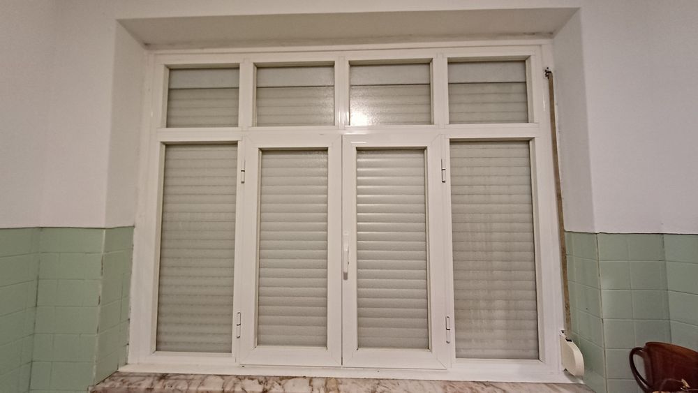 Vendo janela com estore exterior