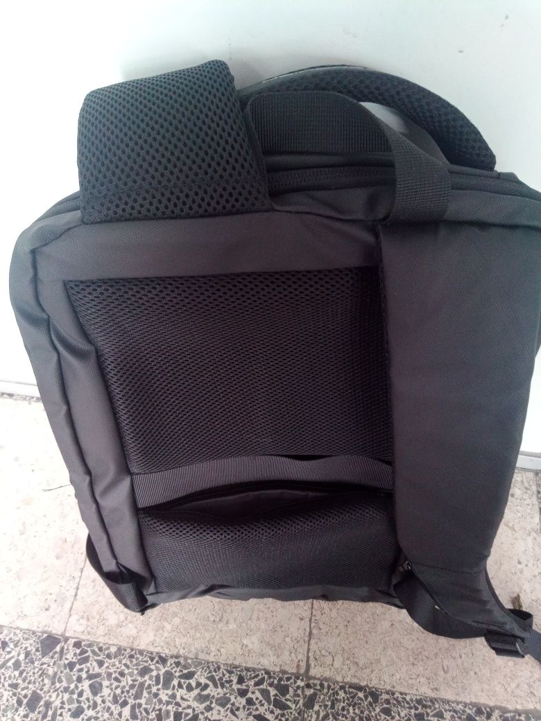 Mala mochila PC portátil com usb e bloqueio com código - NOVA -