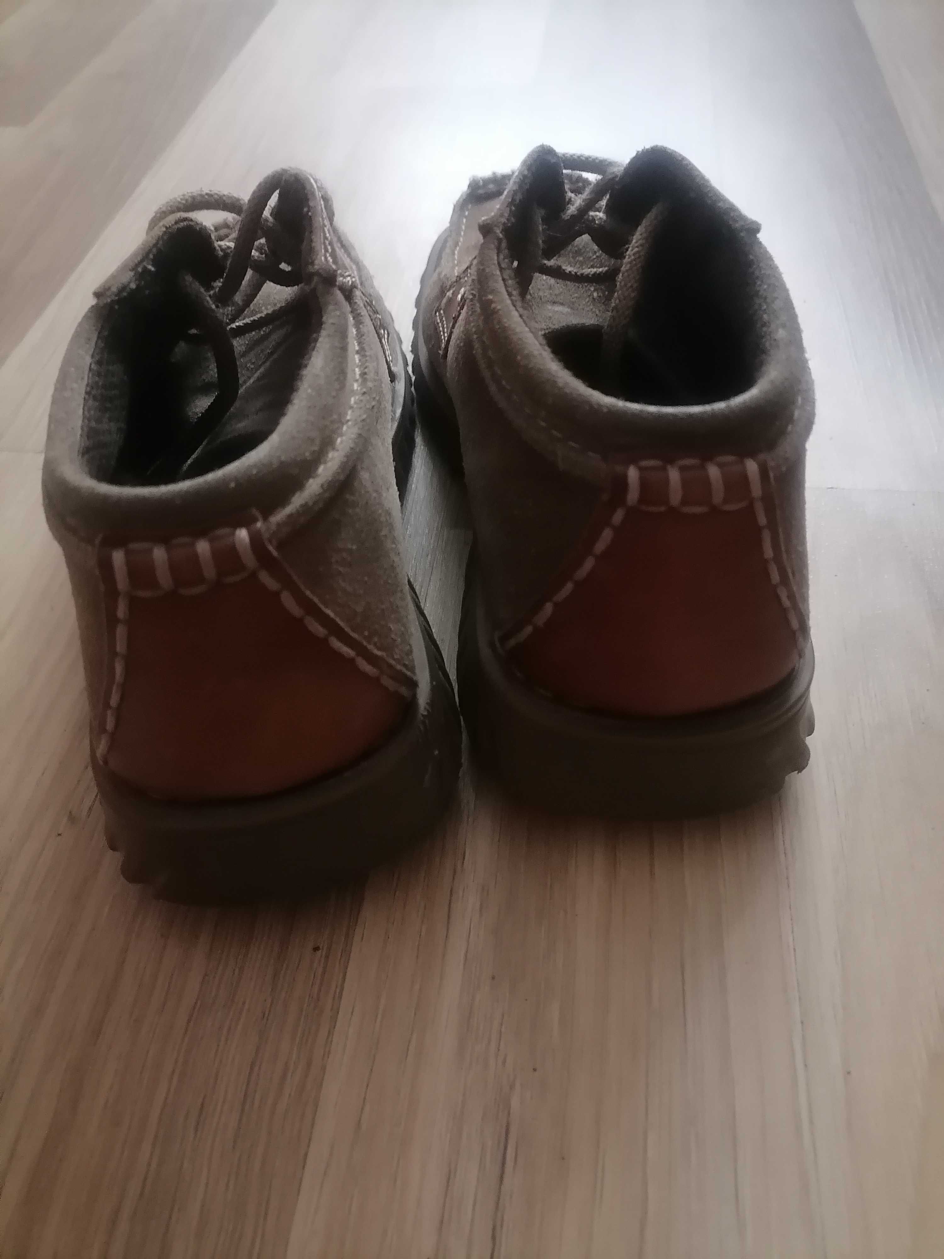 Zamszowe buty camel Active