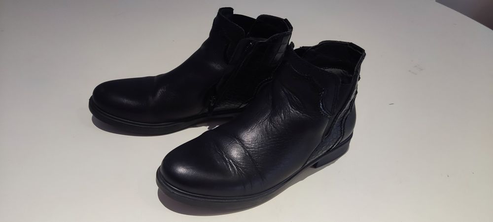 Botas de senhora em ótimo estado