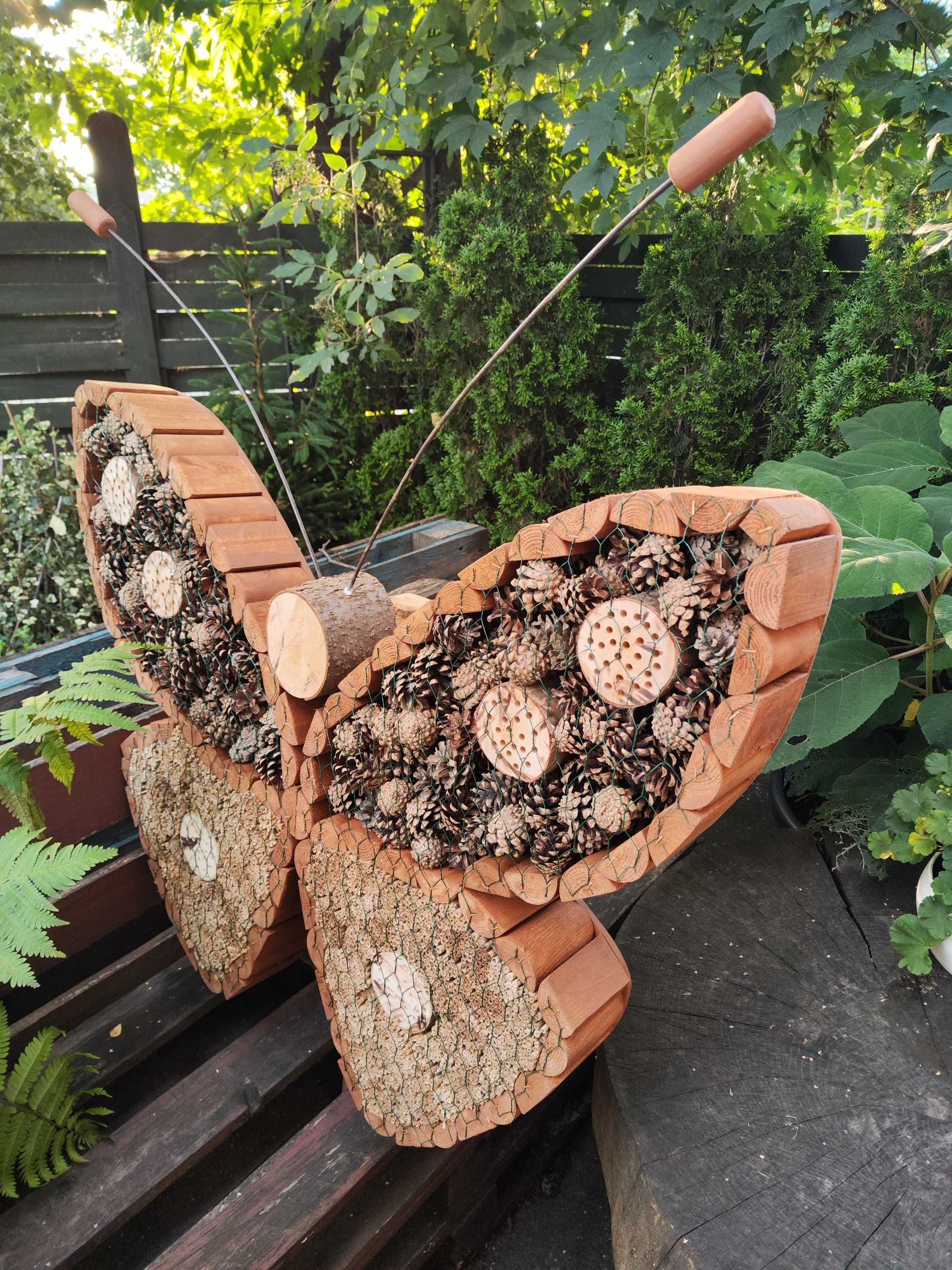 Domek dla owadów zapylających - motyl, pszczoła