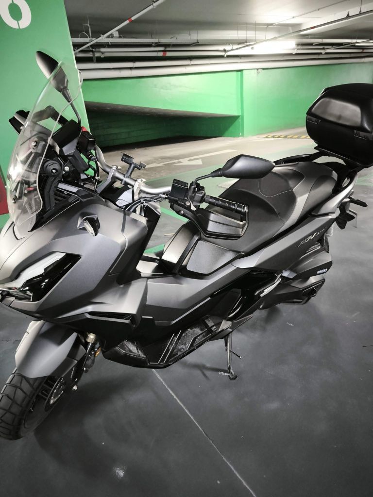 Honda ADV 350 + caixa