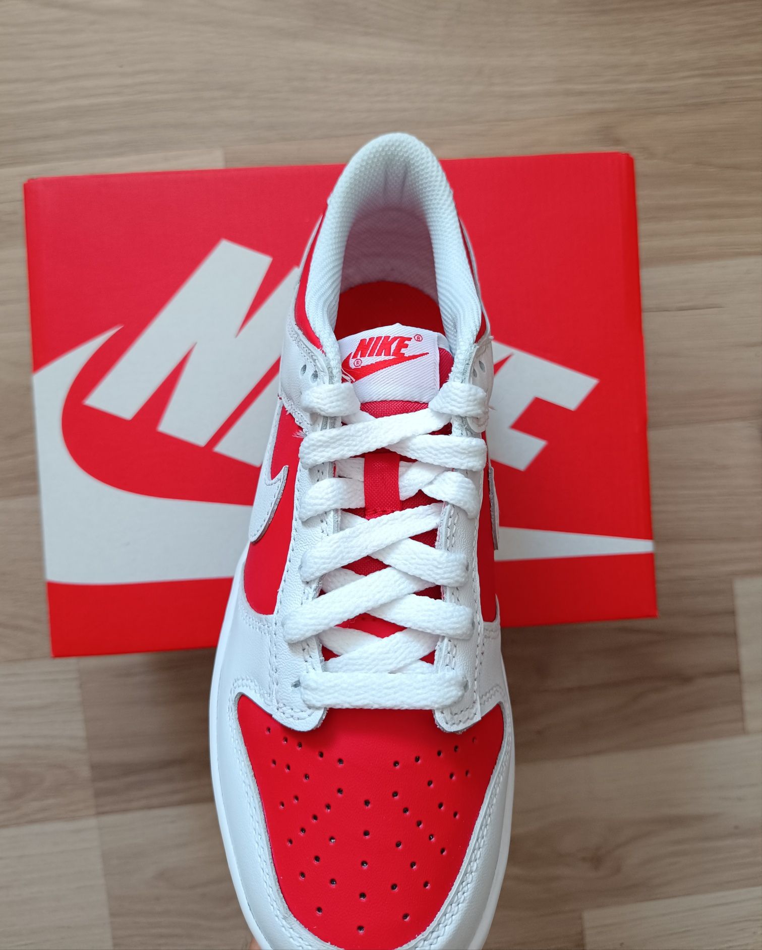 Buty damskie Nike Dunk Low Championship Red GS r. 37,5