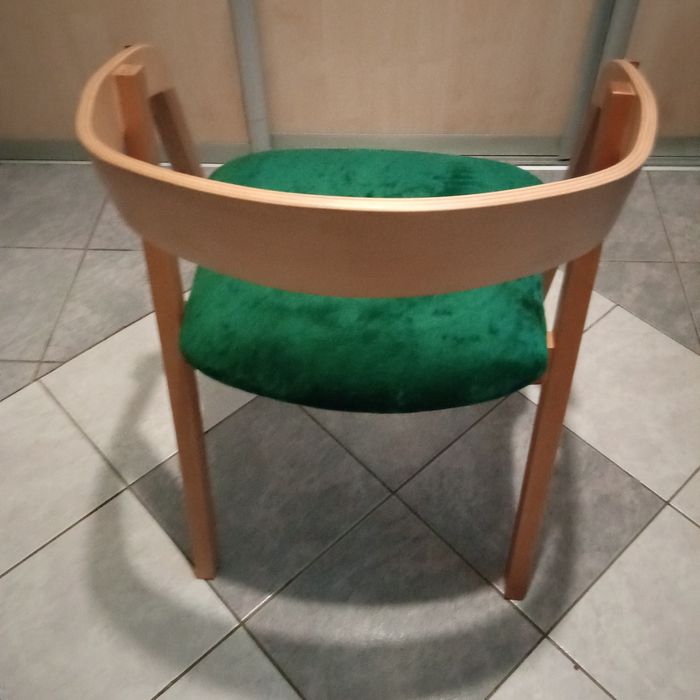 Krzesła loftowe .