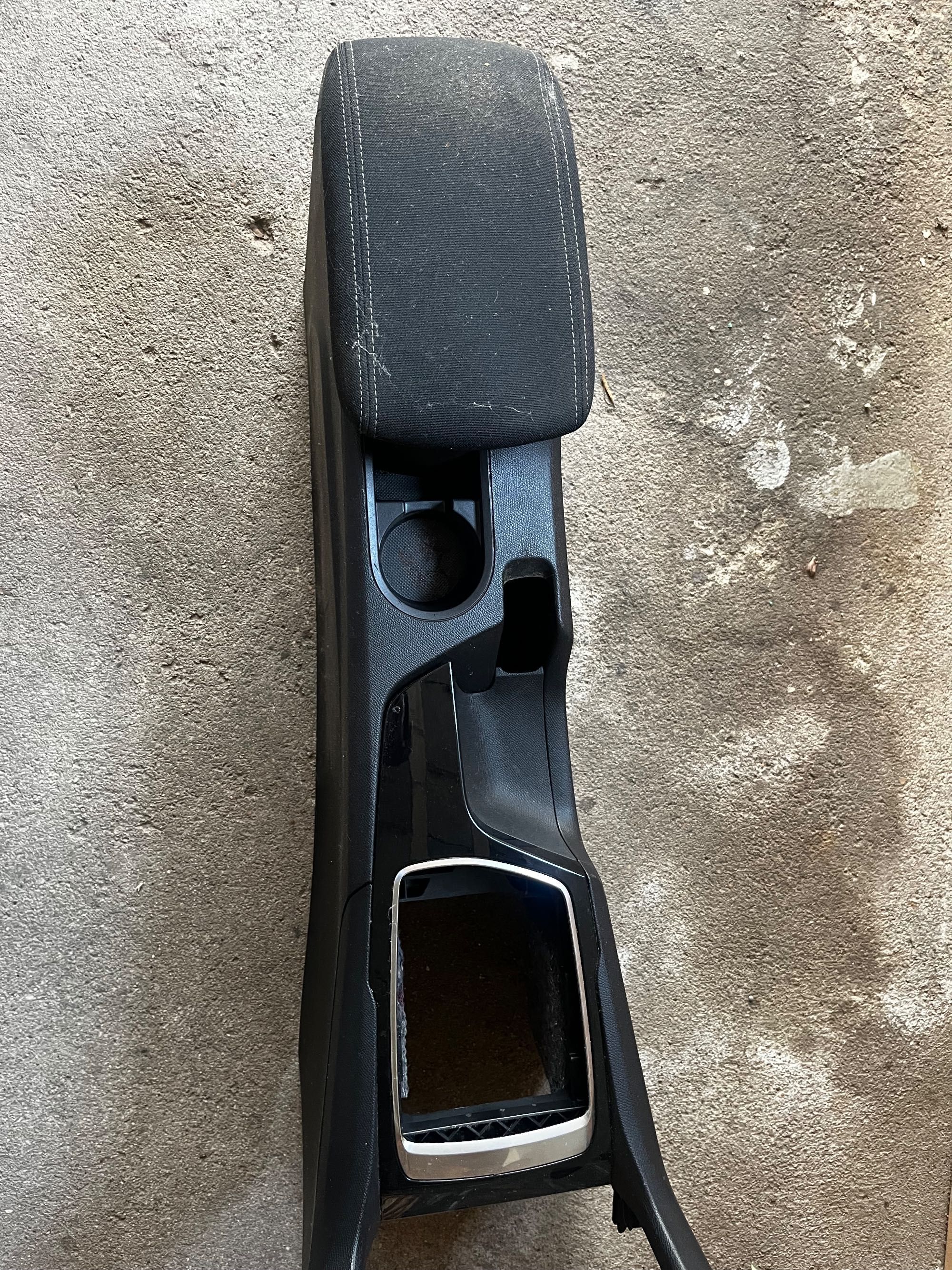 Vendo consola de pegeot 308, vendo ótica no estada em que se encontra