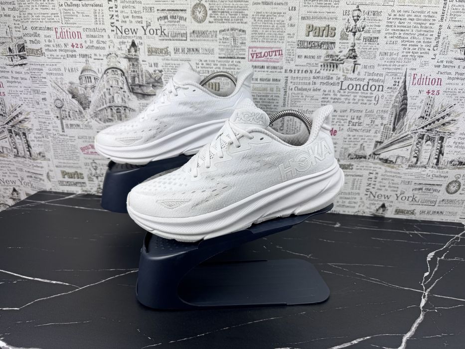 Оригінал Кросівки Hoka One One Clifton 9 Розмір 42.5 Взуття