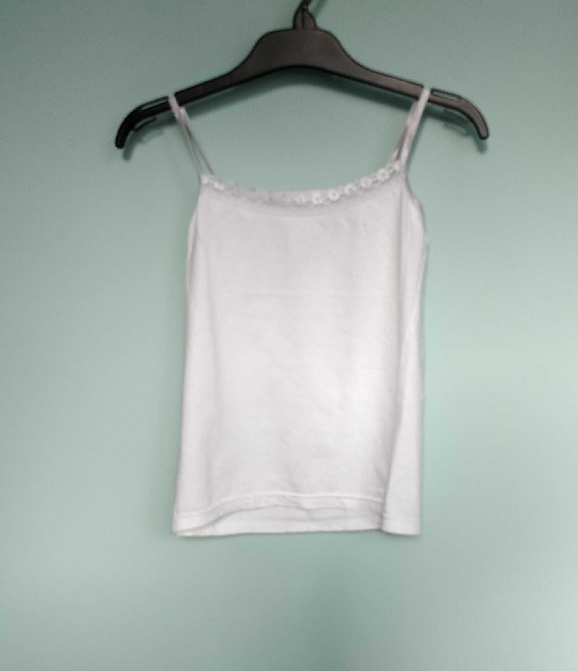 Podkoszulka, bluzeczka, rozmiar 116 - 122 cm, dziewczęca z koronką.
