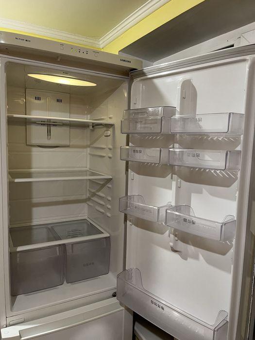 Холодильник SAMSUNG RL39SBSW